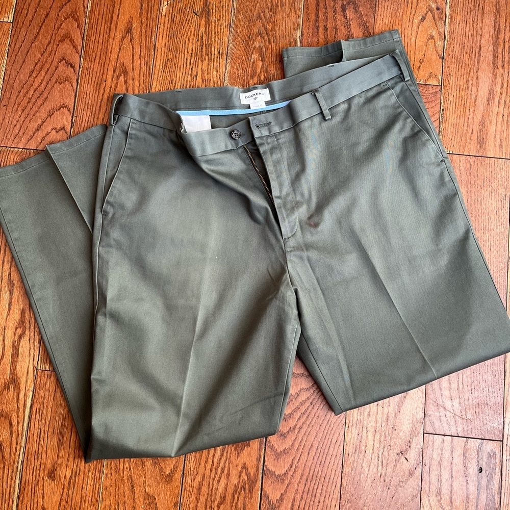 Dockers Classic Fit Men’s Dress Pants